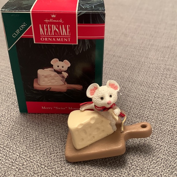 Hallmark KEEPSAKE Ornament MERRY SWISS MOUSE 1992 in Original Box - Picture 7 of 7